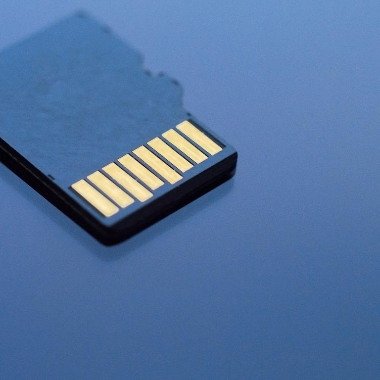 Bezdrátová kamera EZVIZ EB3 (3MP) typu C se solárním panelem