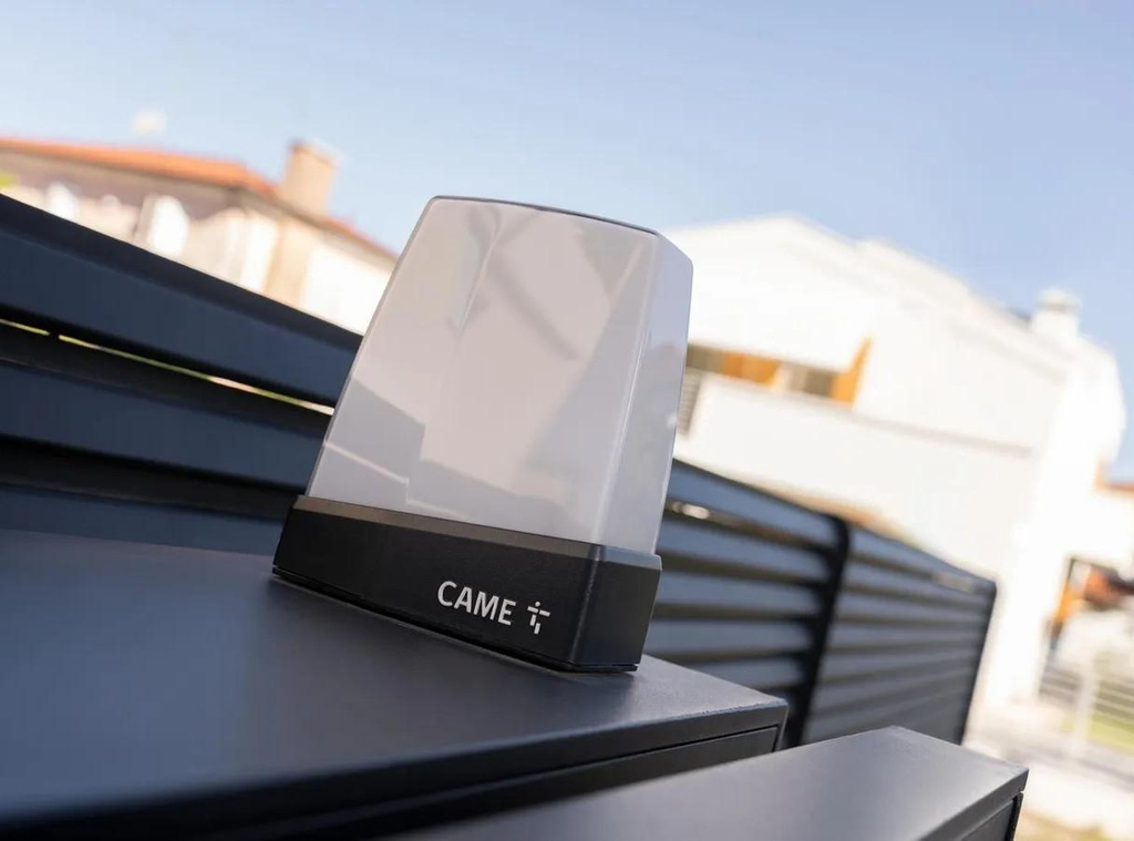 CAME KRX1FXSW 806LA0020 bílá výstražná lampa s anténou IP54 24V 230V pro pohony bran